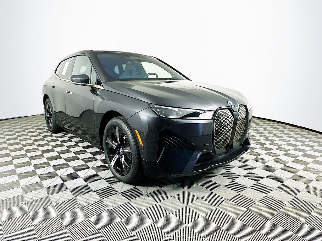 2024 BMW iX xDrive50's photo