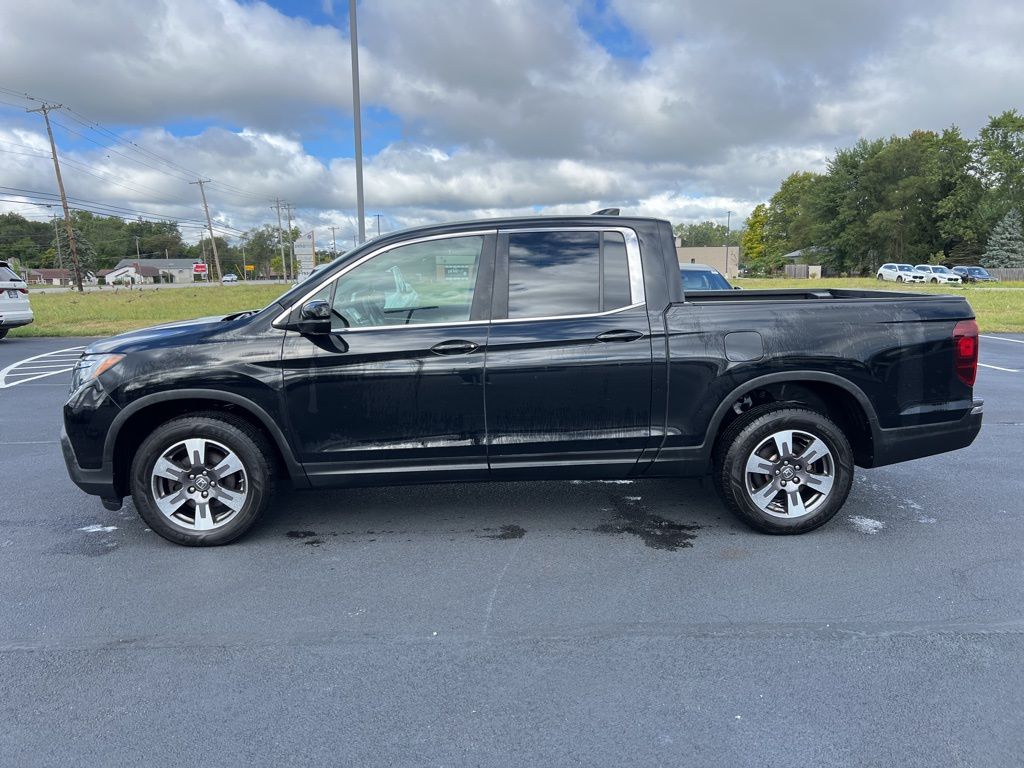 Used 2017 Honda Ridgeline RTL with VIN 5FPYK3F56HB015432 for sale in Toledo, OH