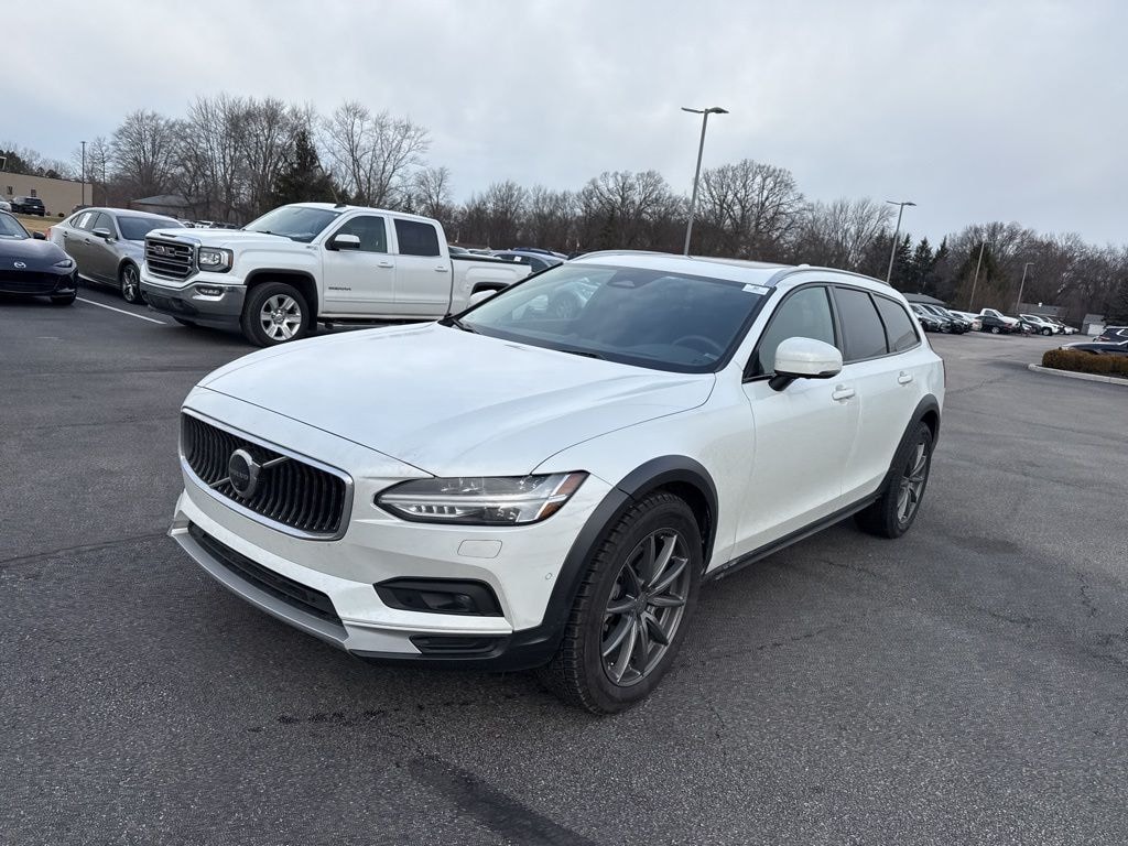 Used 2023 Volvo V90 Cross Country B6 AWD Ultimate Wagon