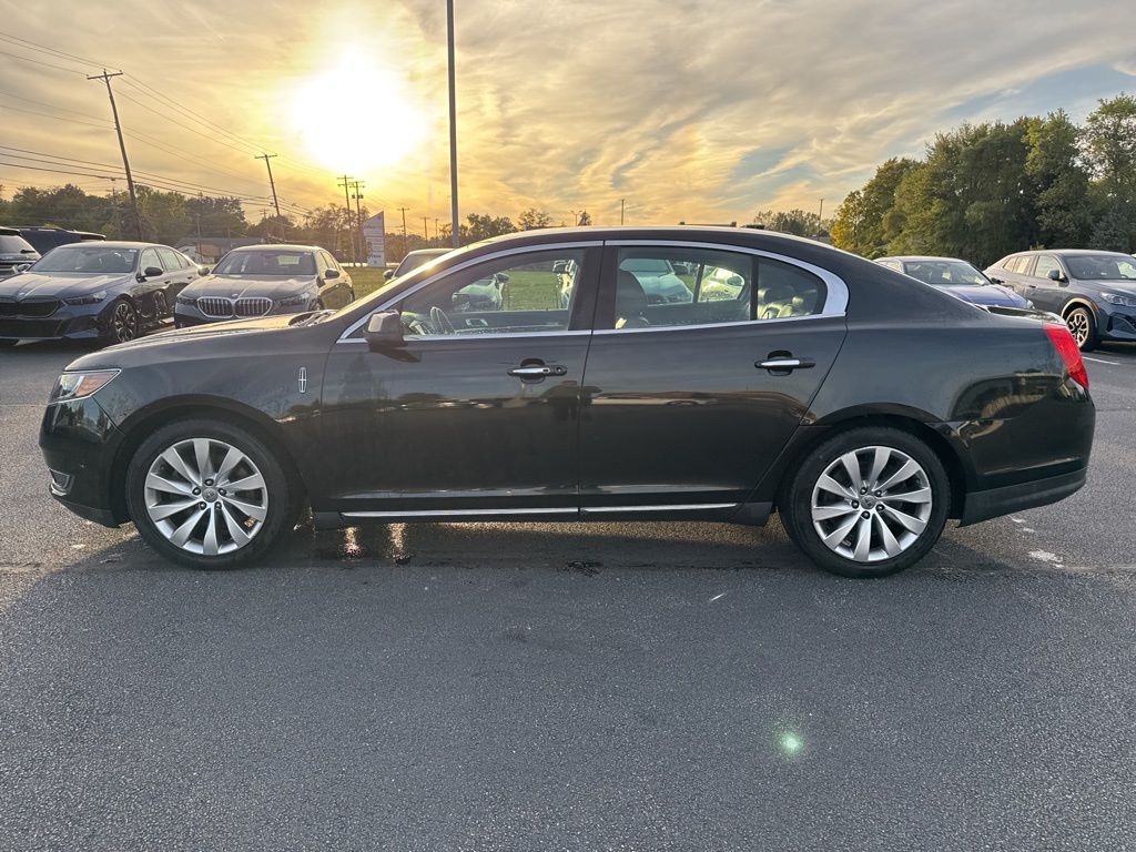 2015 Lincoln MKS photo 2