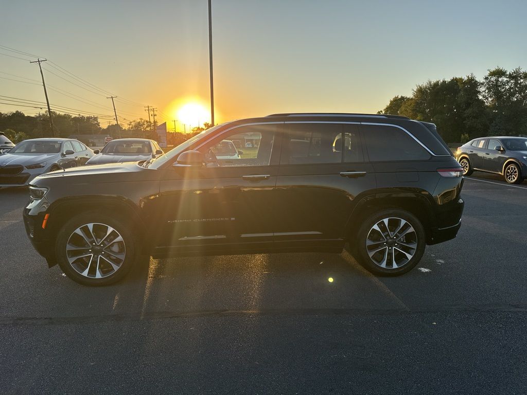 2022 Jeep Grand Cherokee Overland photo 4