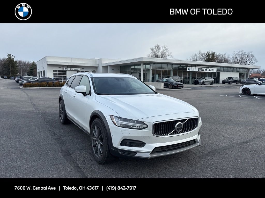 2023 Volvo V90 Cross Country Ultimate's photo