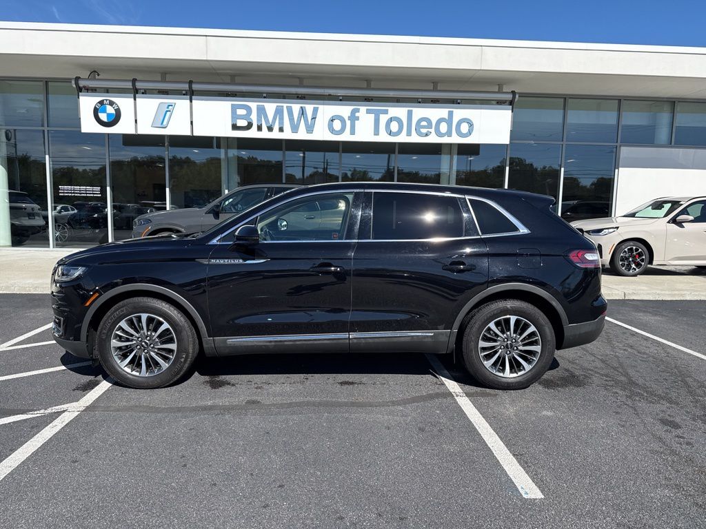 2019 Lincoln Nautilus Select photo 2