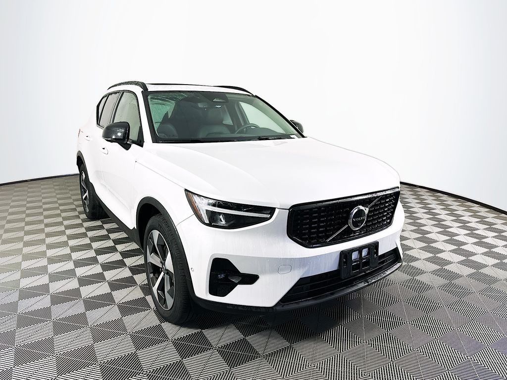 2023 Volvo XC40 B5 Plus Dark AWD's photo