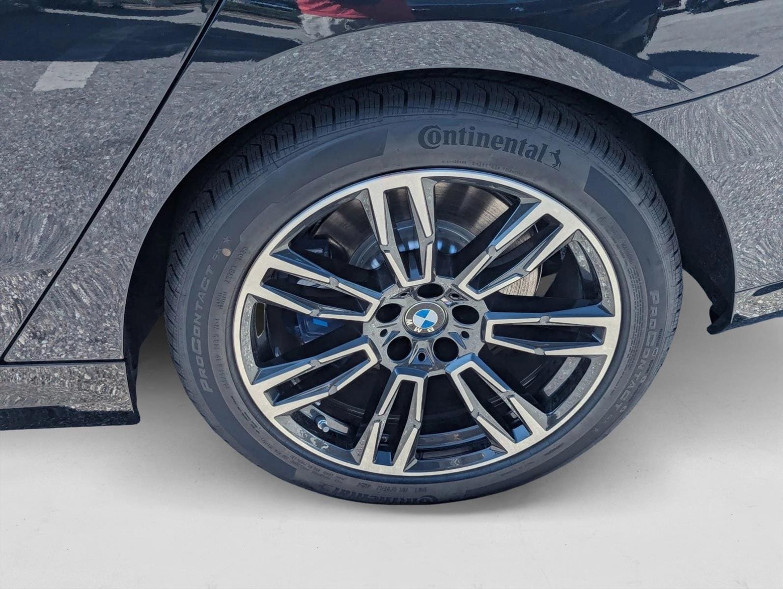2026 BMW 5 Series 530i - Photo 9