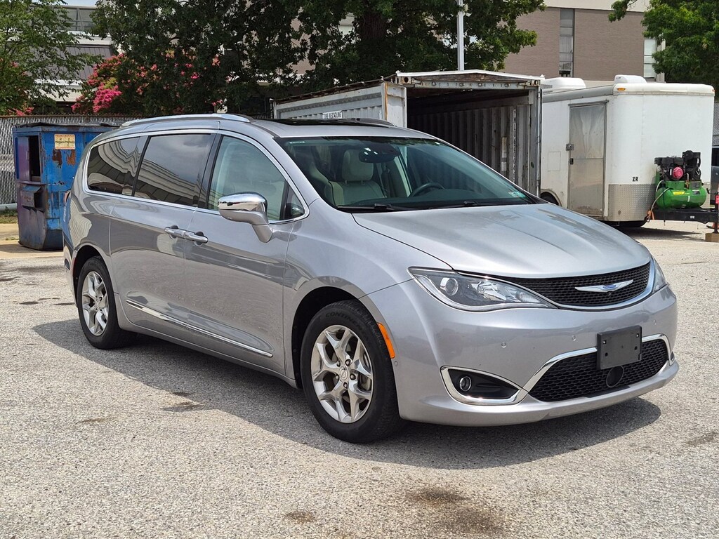 Used 2018 Chrysler Pacifica Limited Van