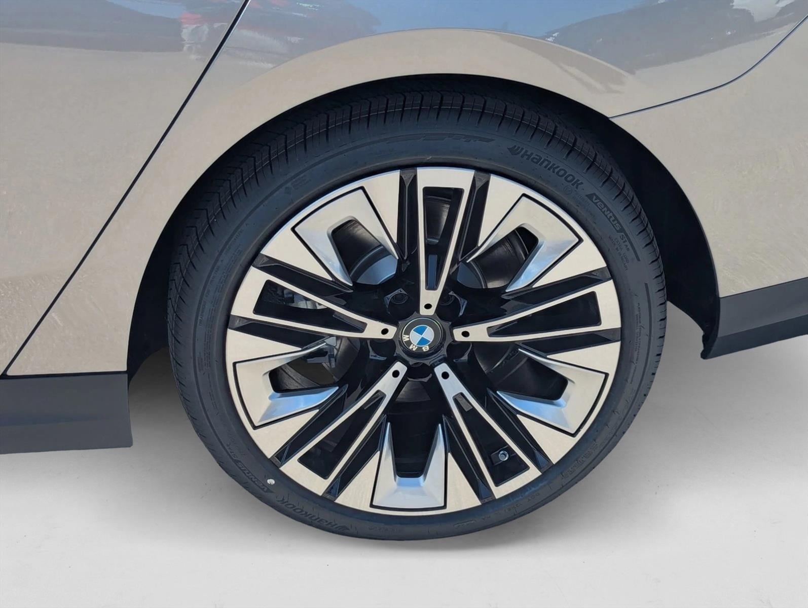 2026 BMW 5 Series 530i - Photo 9