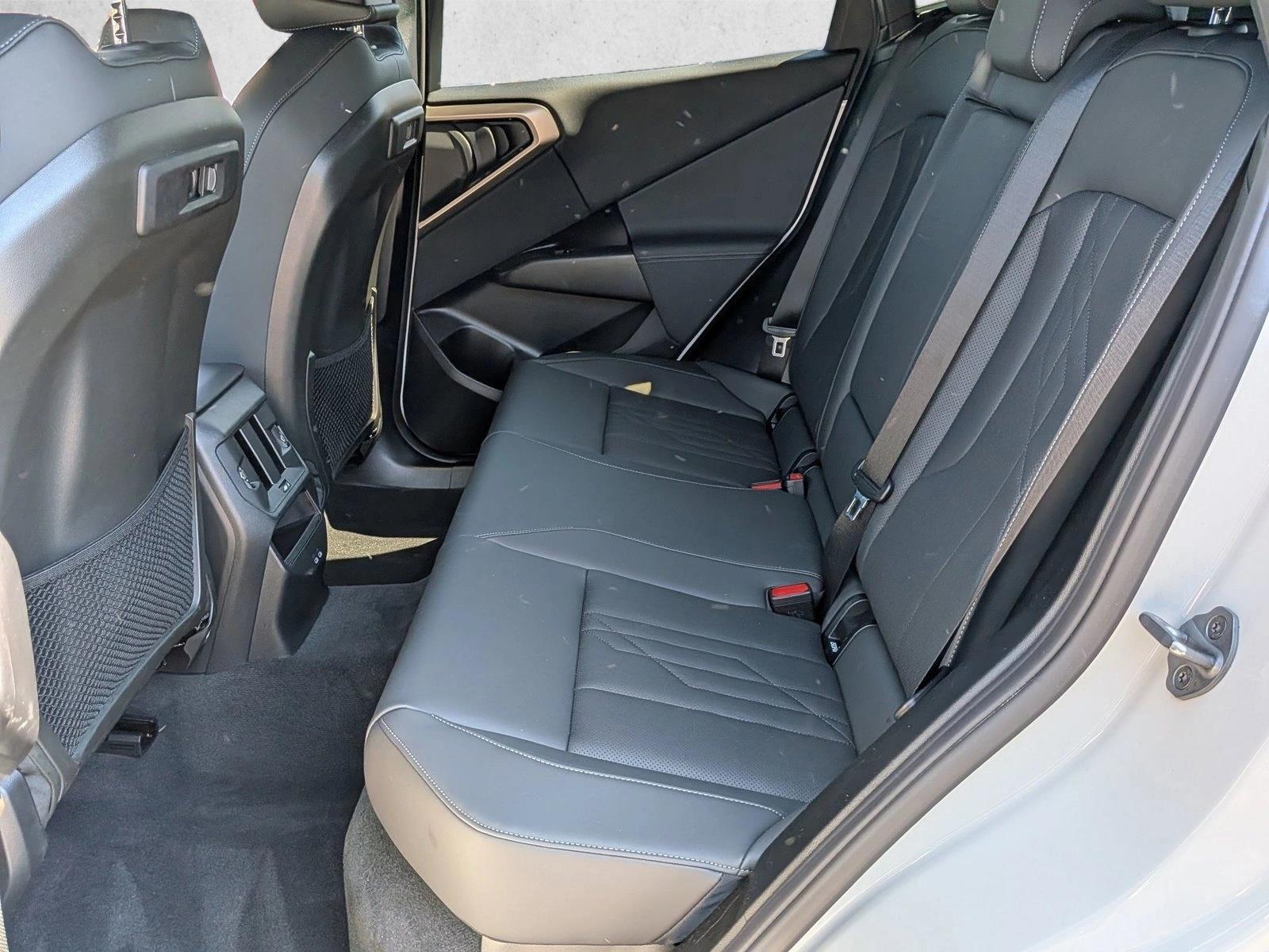 2025 BMW X3 30 - Photo 18