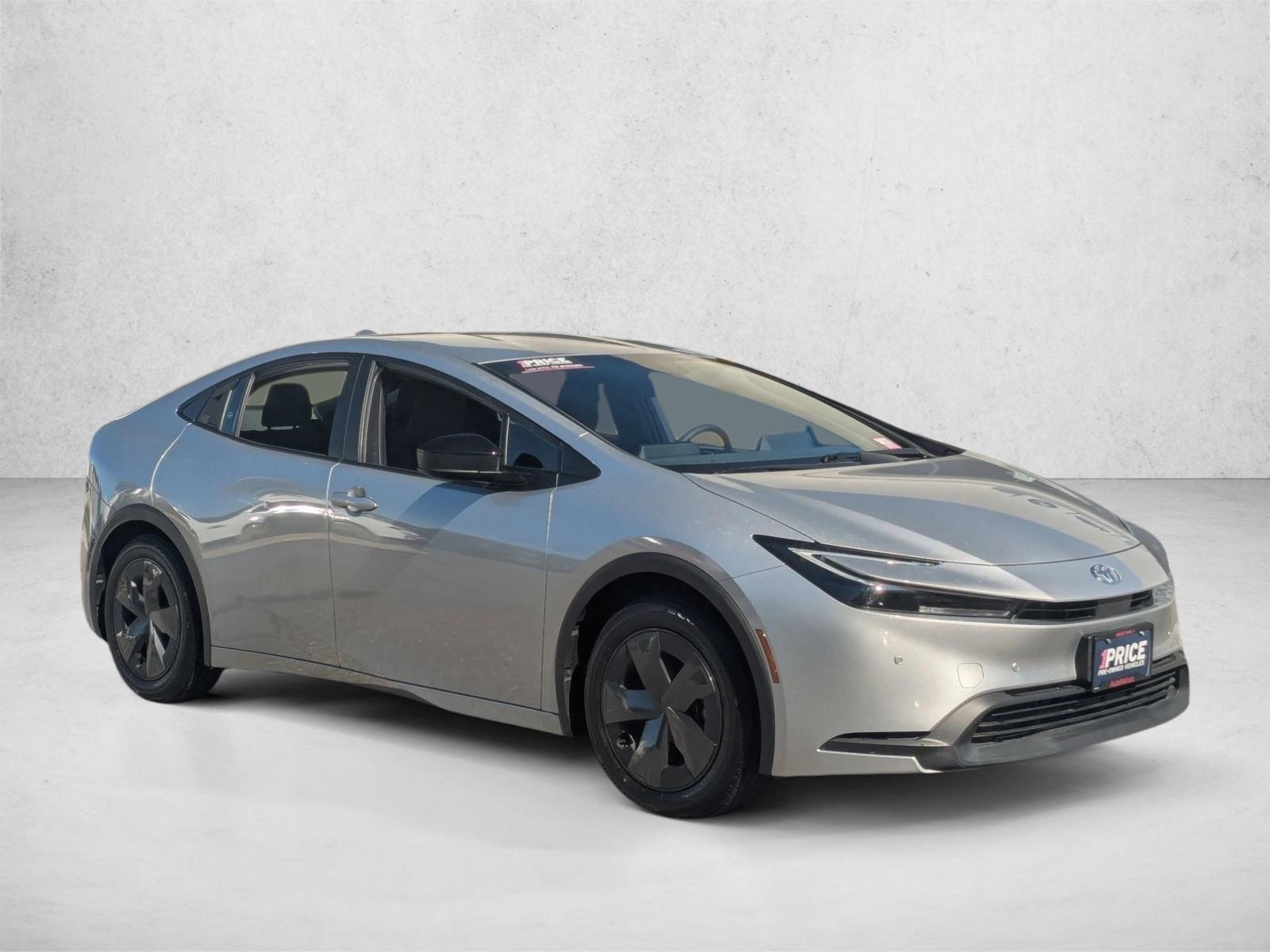 2024 Toyota Prius LE photo 3