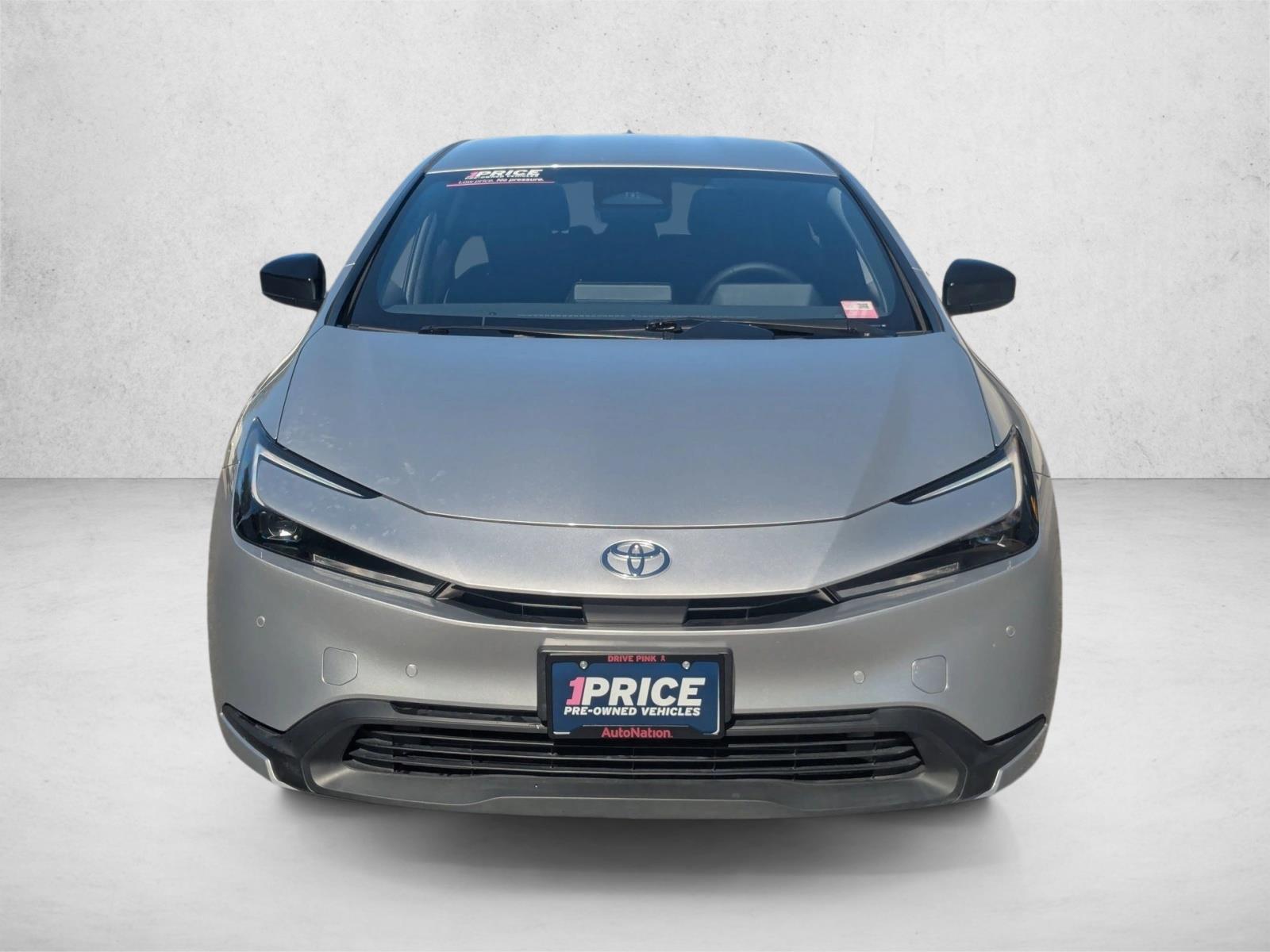 2024 Toyota Prius LE photo 2