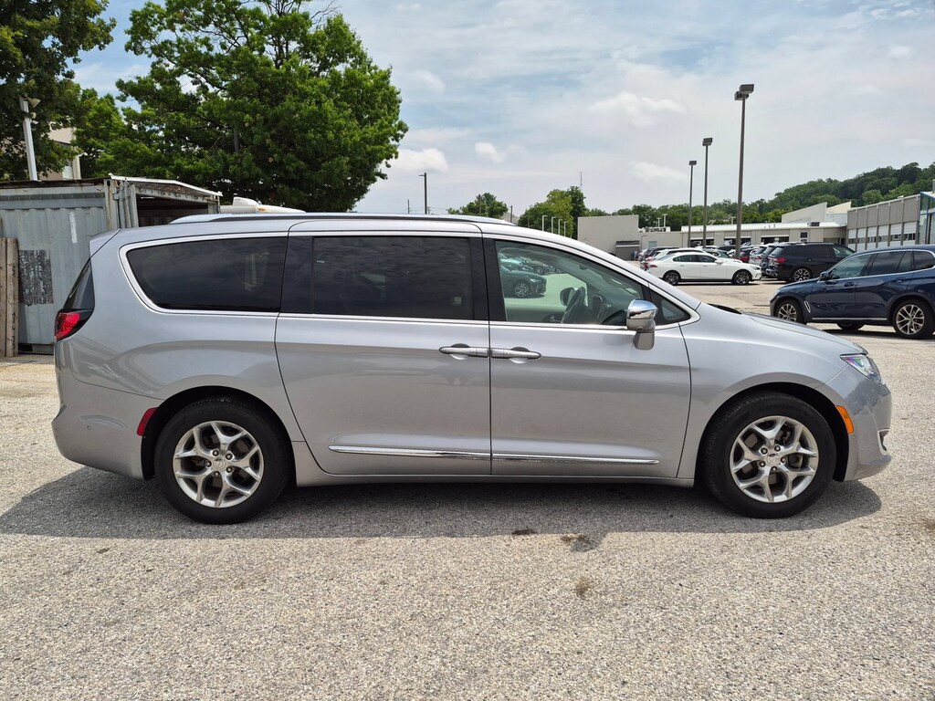 Used 2018 Chrysler Pacifica Limited Van