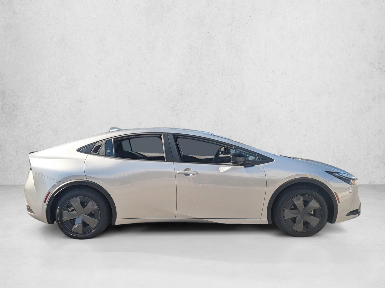 2024 Toyota Prius LE photo 4