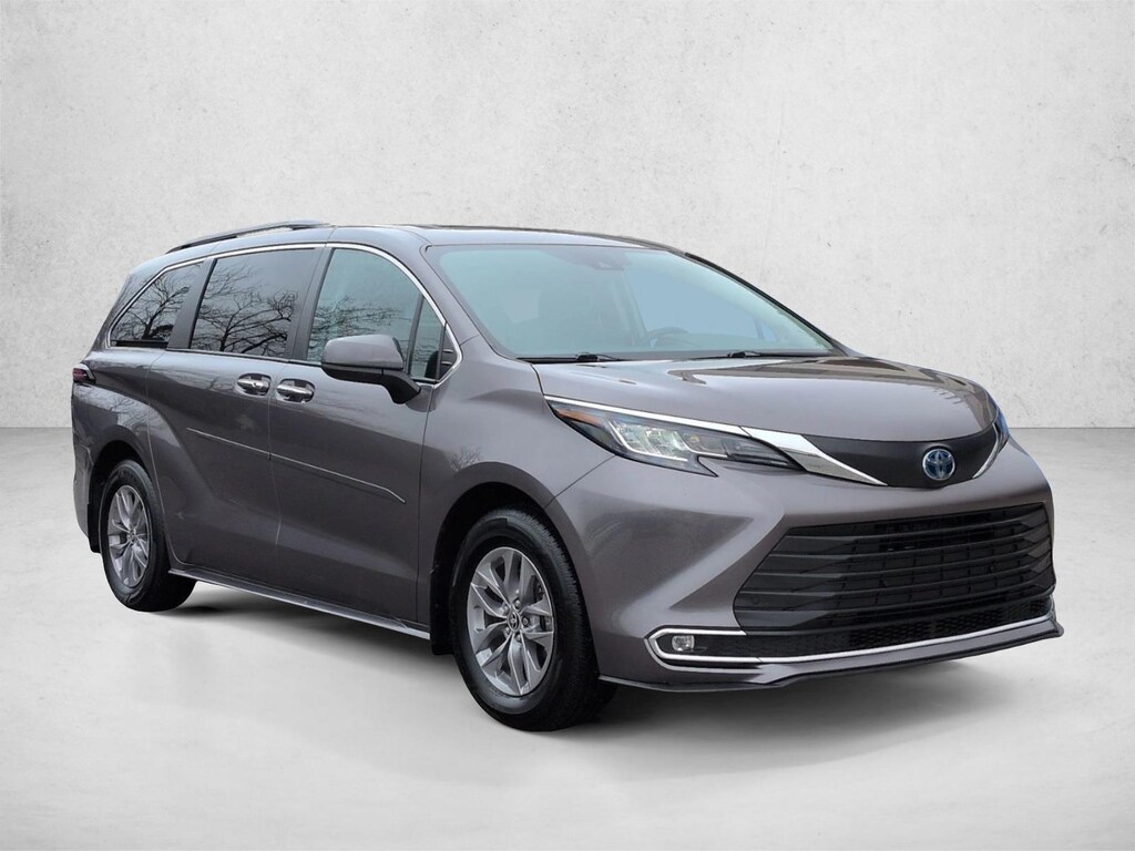 Used 2022 Toyota Sienna XLE 8 Passenger Van Passenger Van