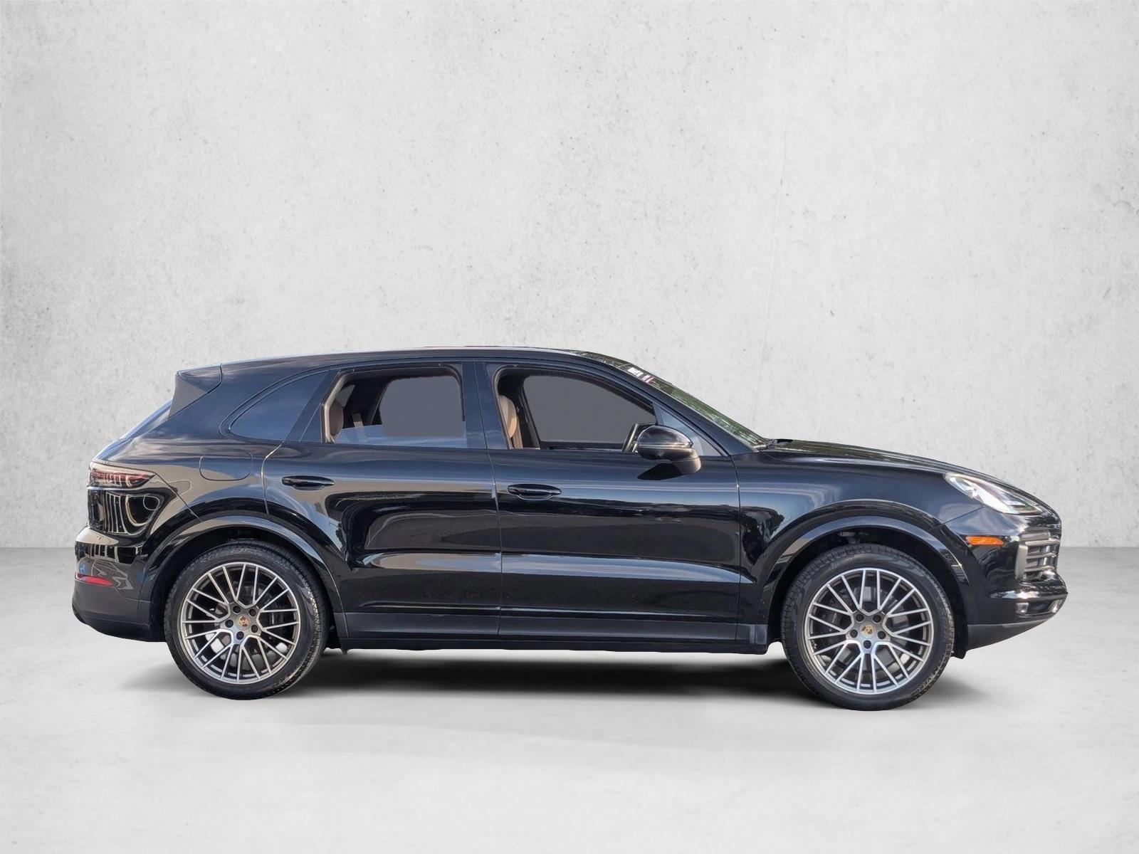 2023 Porsche Cayenne Platinum Edition photo 4