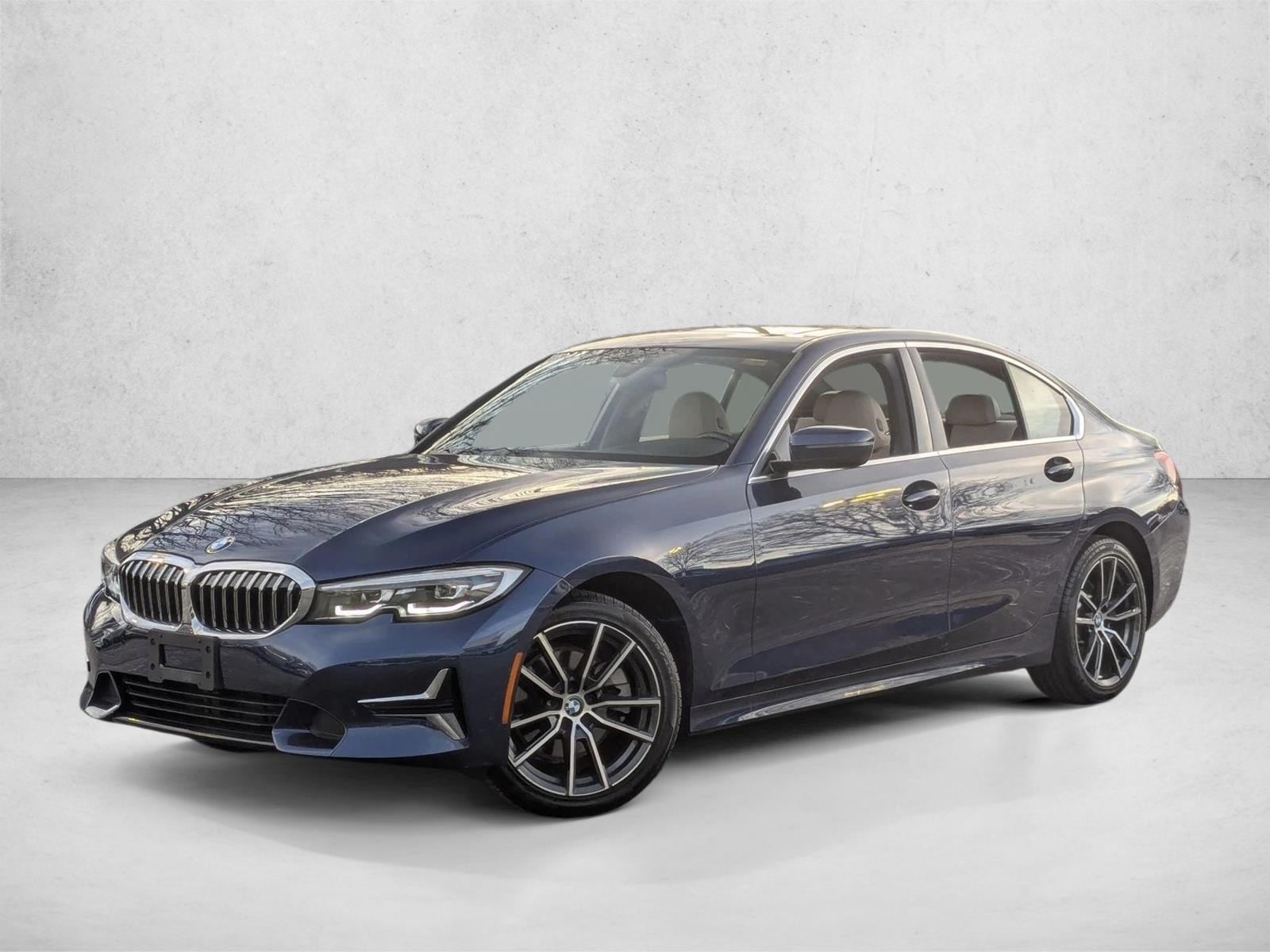 2019 BMW 3 Series 330i's photo