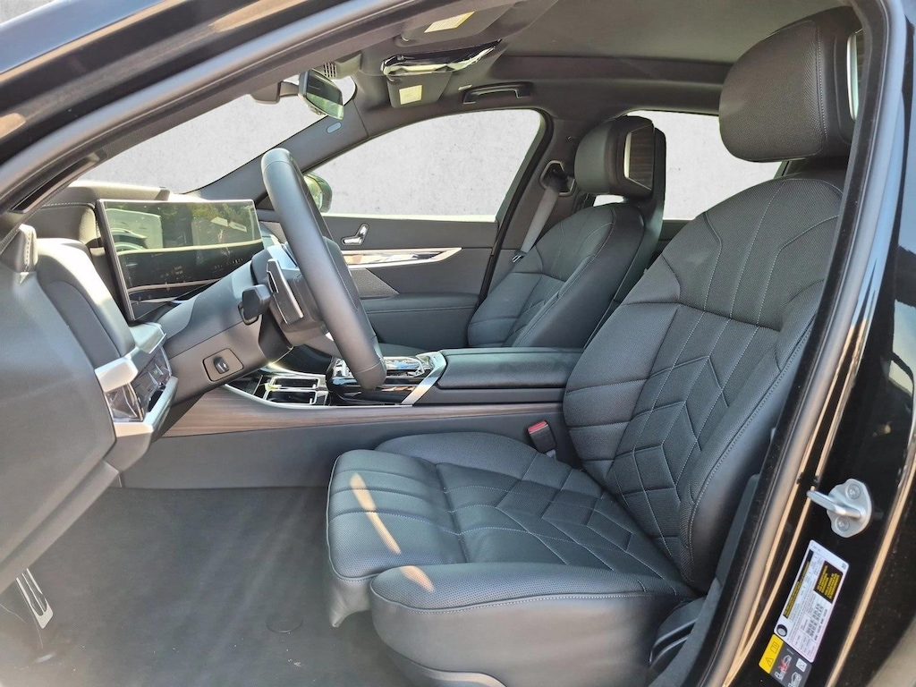 New 2026 BMW 750e xDrive Sedan