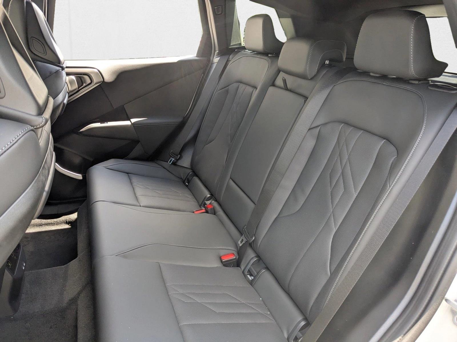 2026 BMW X3 30 - Photo 16