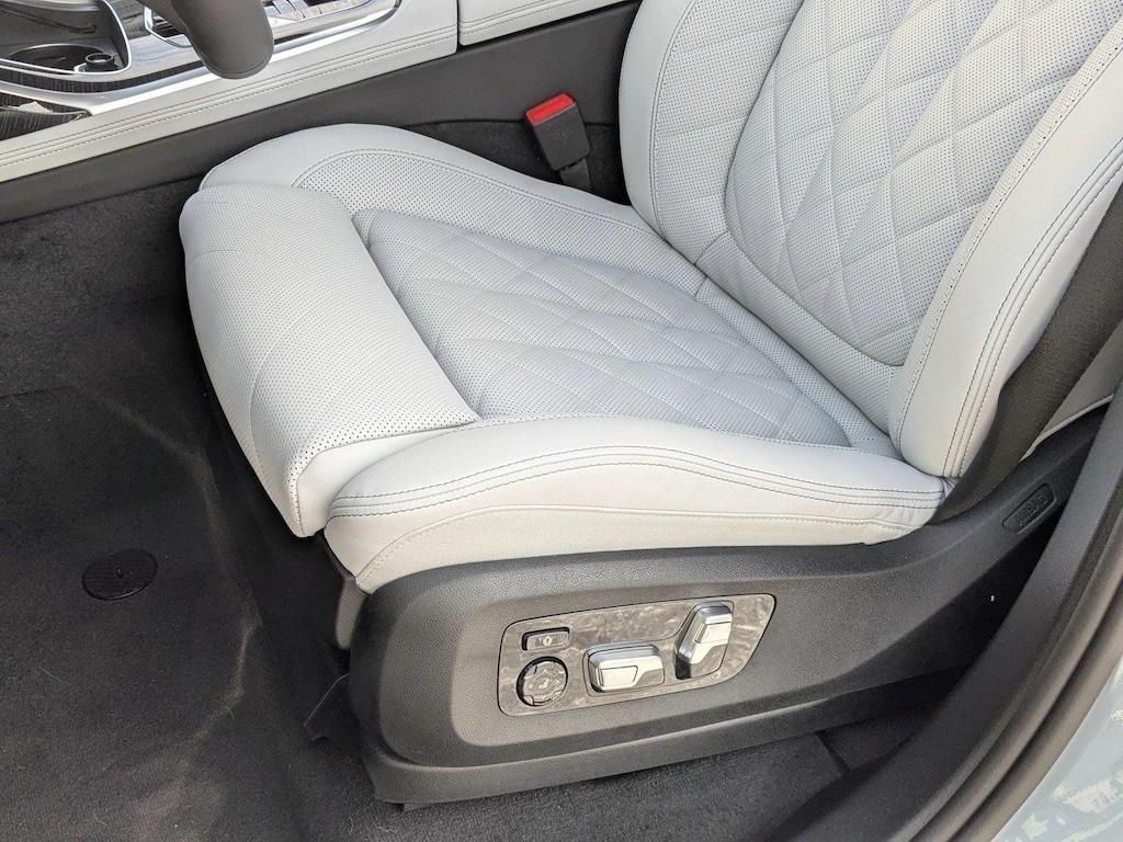 New 2026 BMW X7 xDrive40i SUV