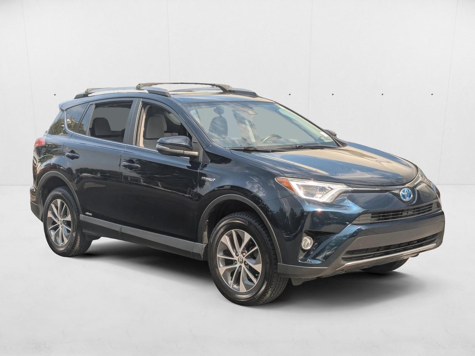 2018 Toyota RAV4 Hybrid XLE photo 3