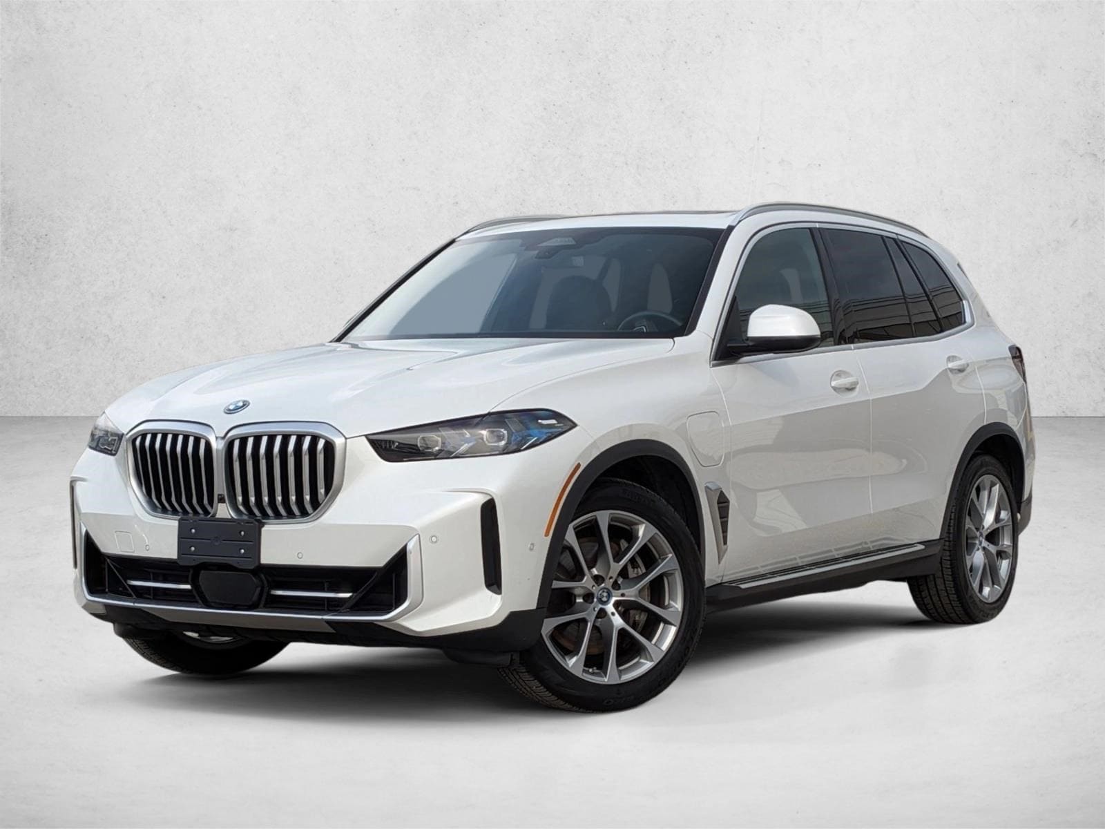 2025 BMW X5 xDrive50e's photo