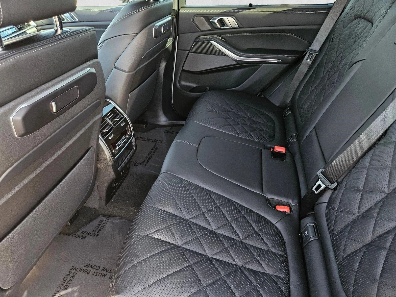 2026 BMW X5 M60i - Photo 16