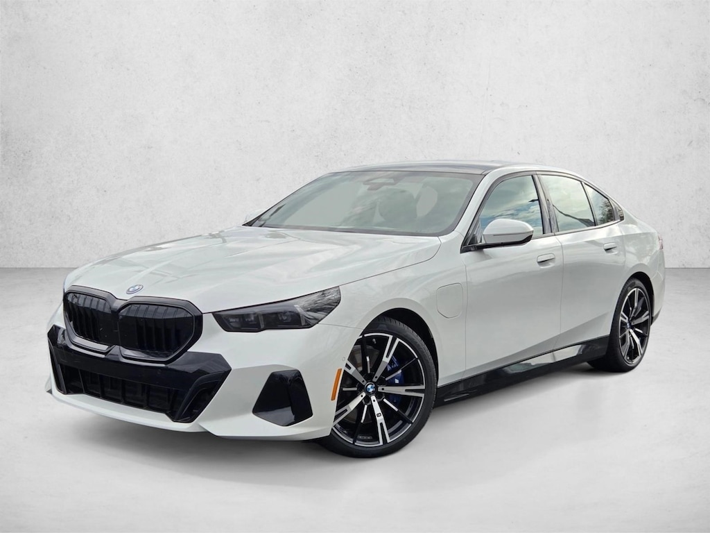 New 2027 BMW 550e xDrive Sedan