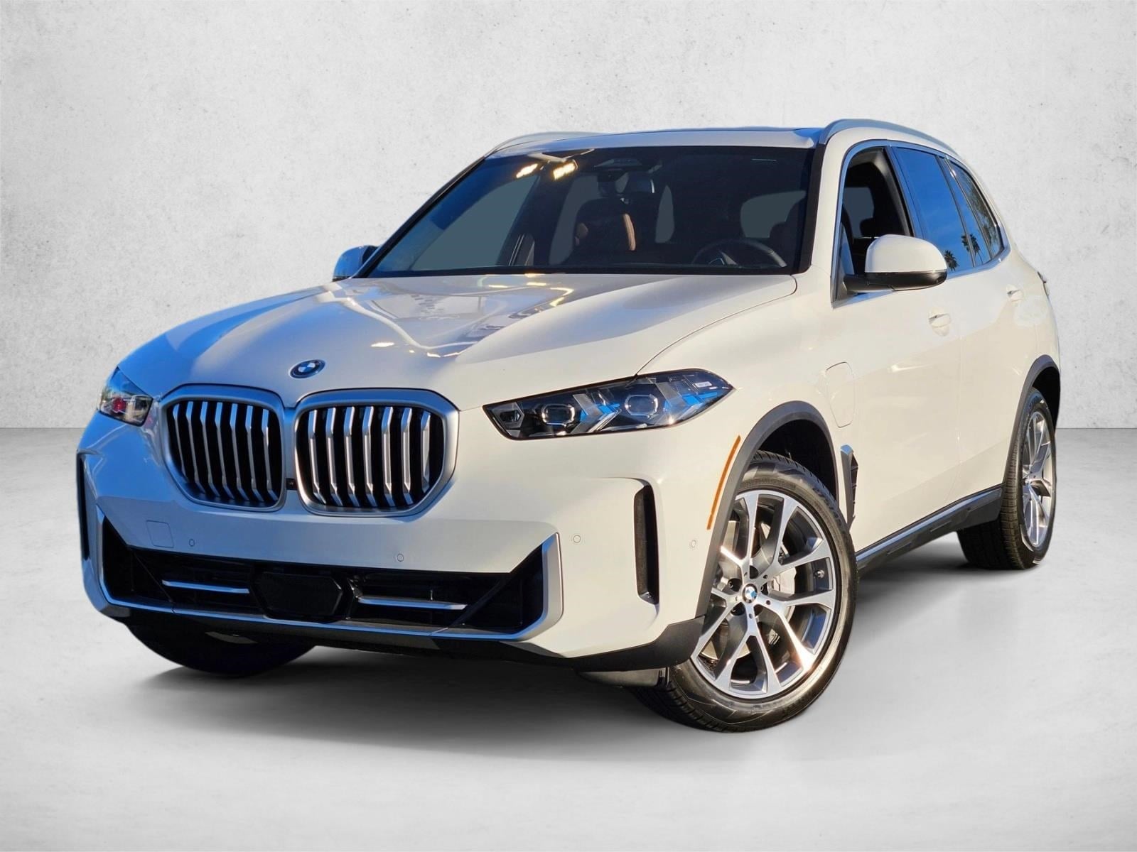 2026 BMW X5 50e's photo