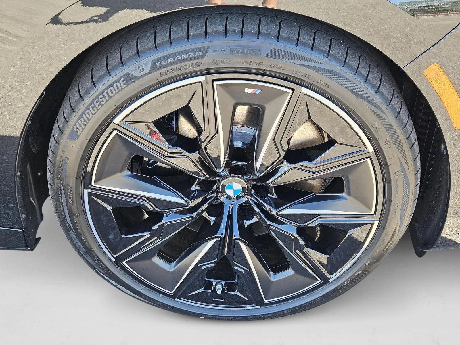 2025 BMW 7 Series 760i - Photo 10