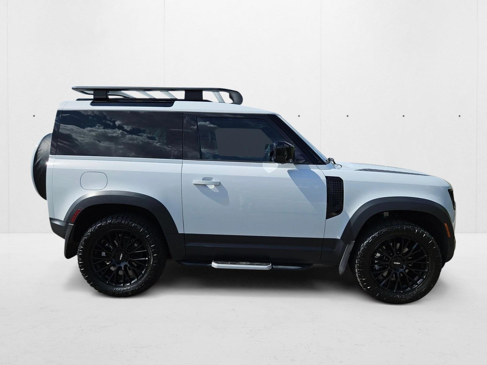2022 Land Rover Defender S photo 4
