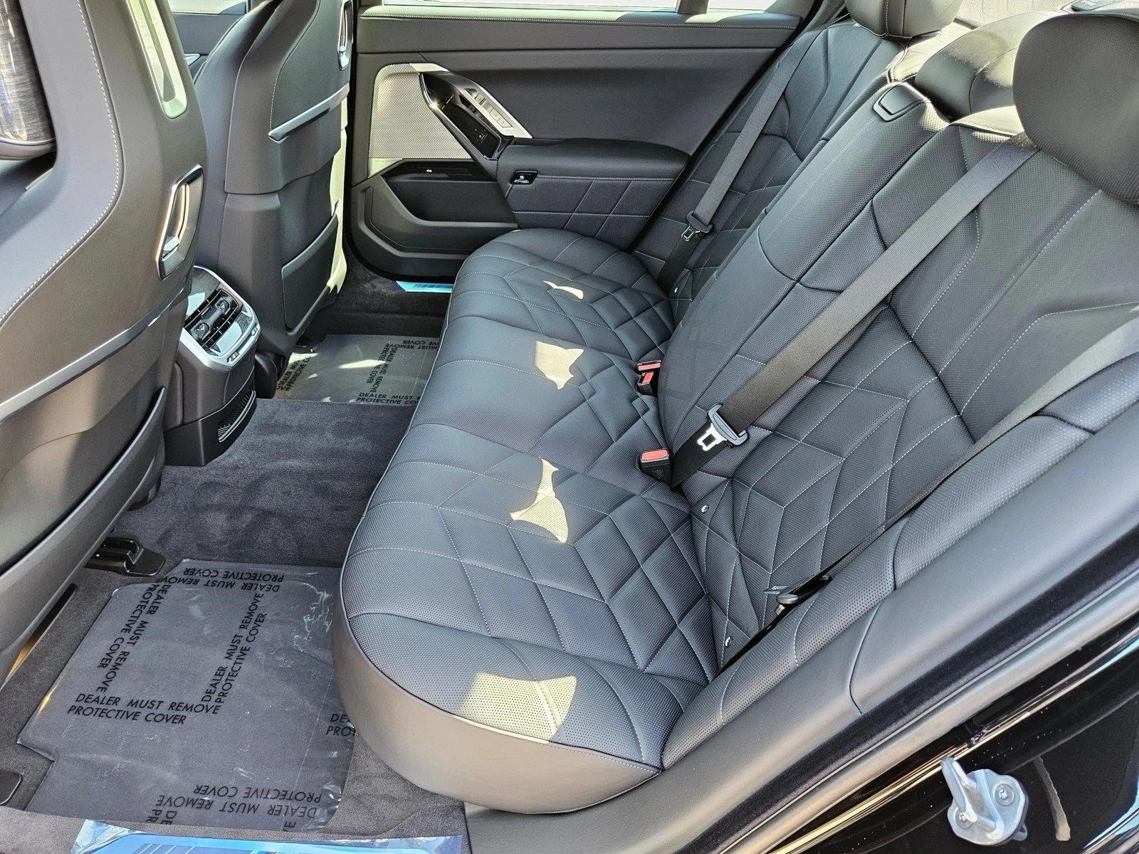 2025 BMW 7 Series 760i - Photo 16