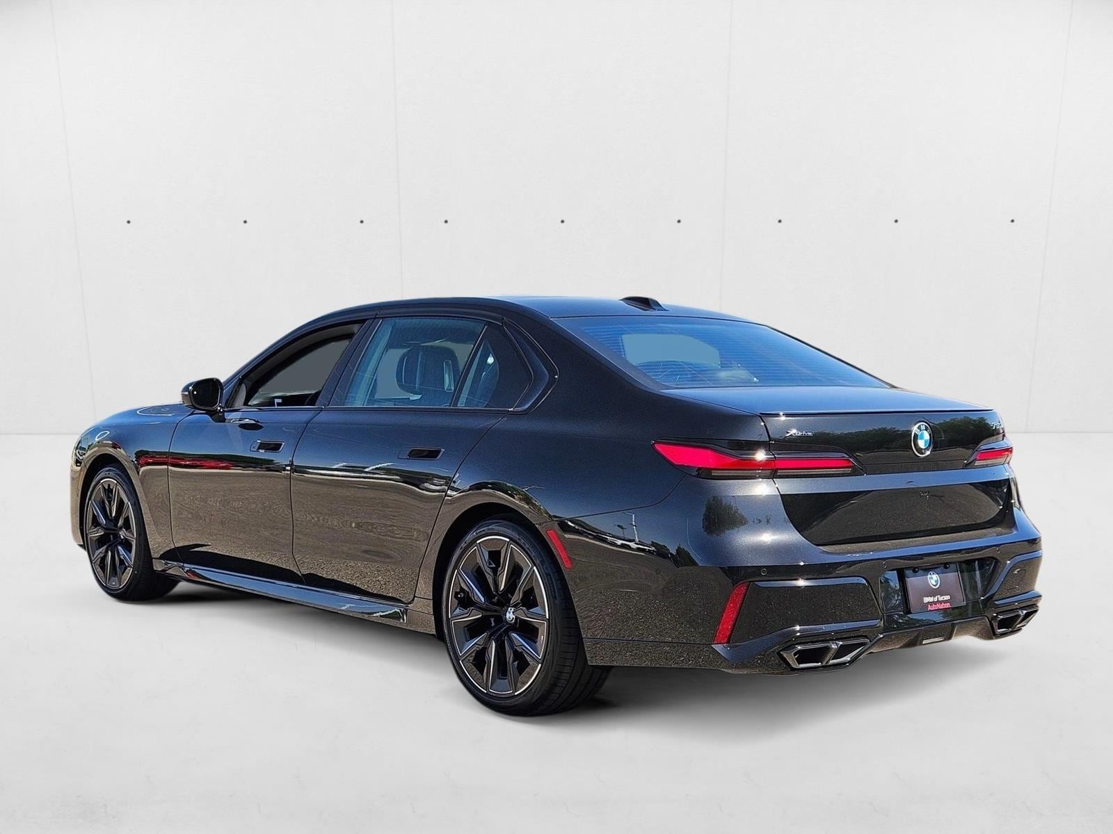 2025 BMW 7 Series 760i - Photo 9