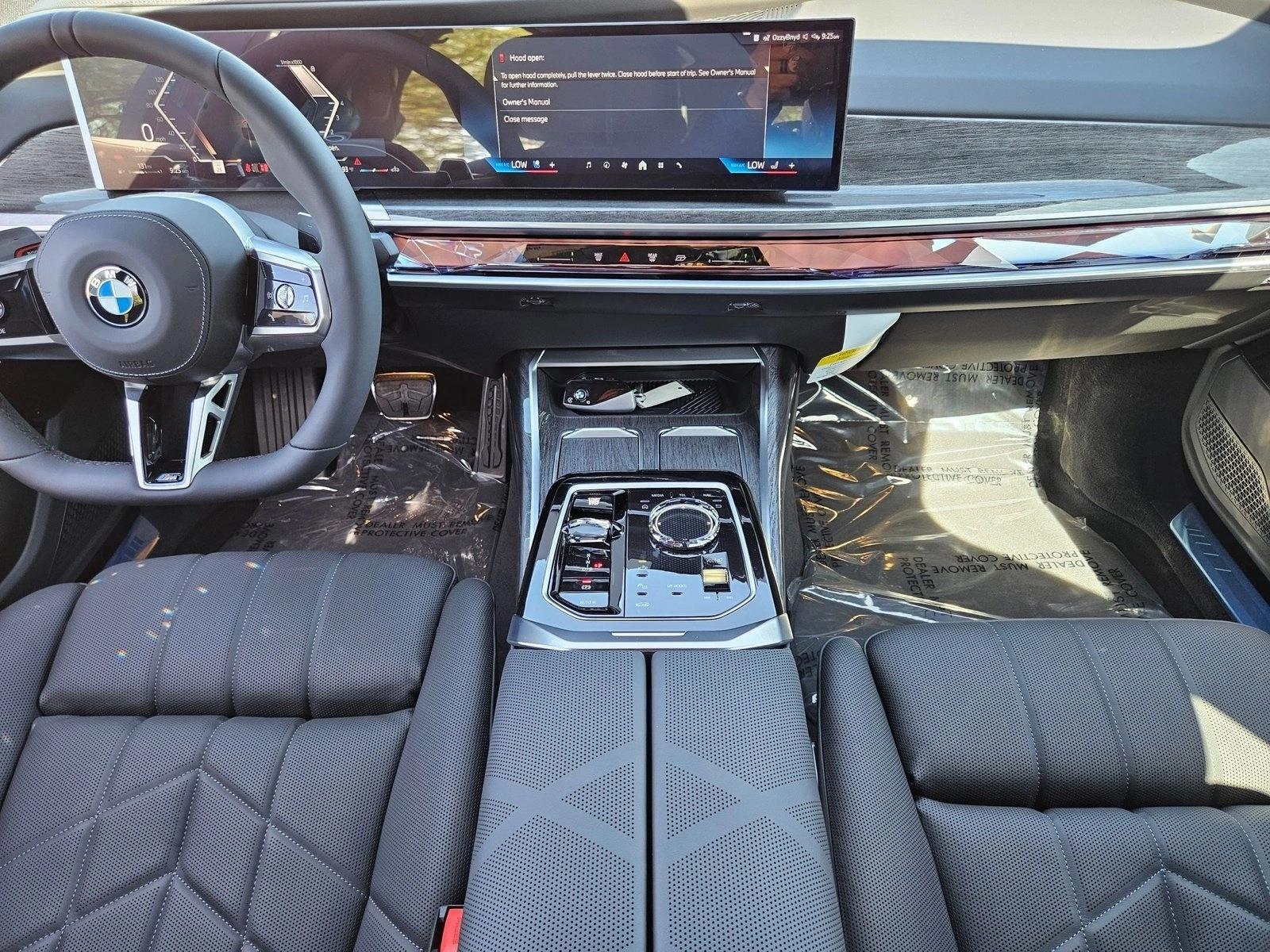 2025 BMW 7 Series 760i - Photo 17