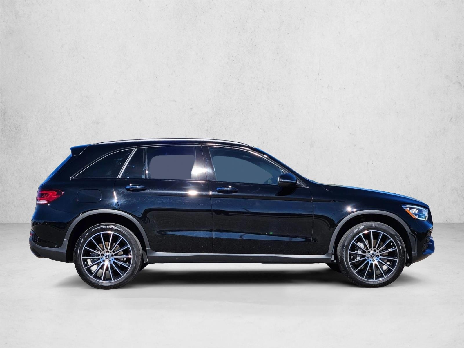 2022 Mercedes Benz GLC 300 photo 2