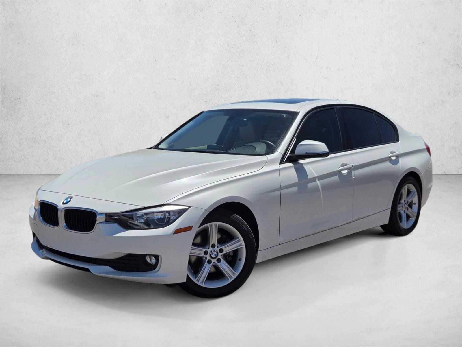 2015 BMW 3 Series 320i Sedan's photo
