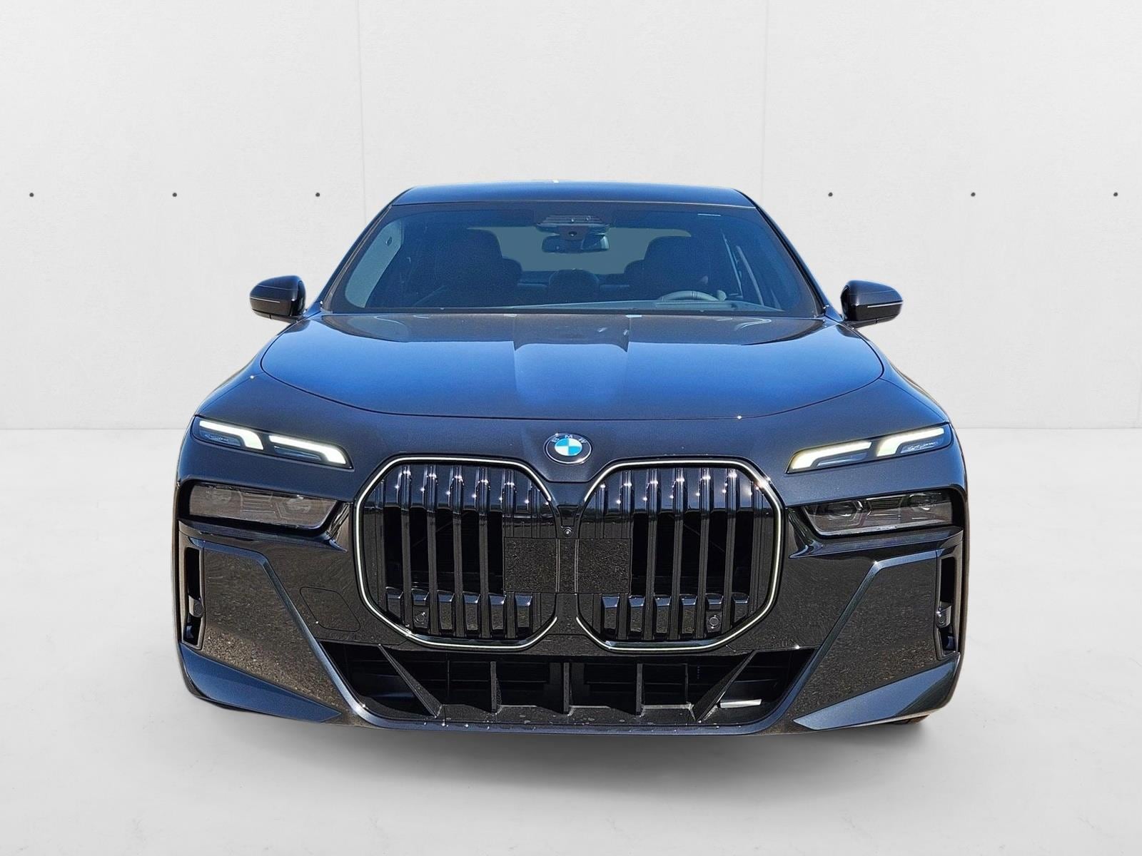 2025 BMW 7 Series 760i - Photo 6