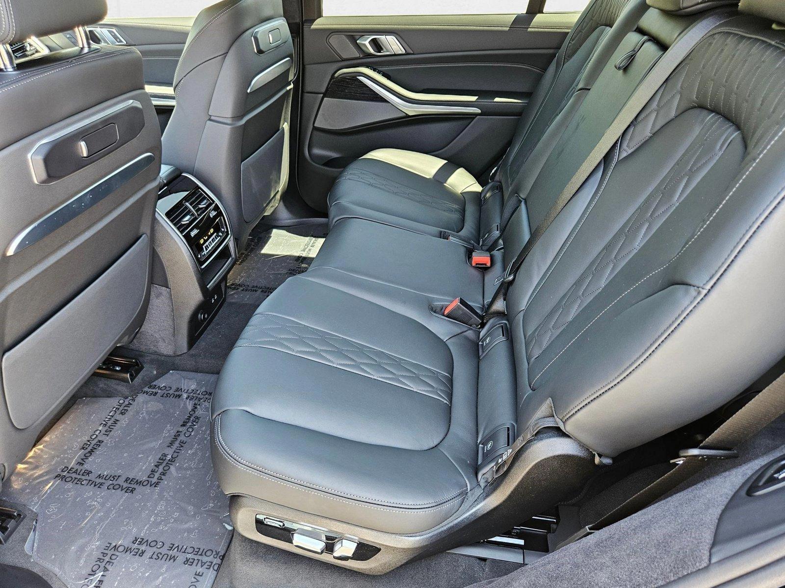 2026 BMW X7 M60i - Photo 16