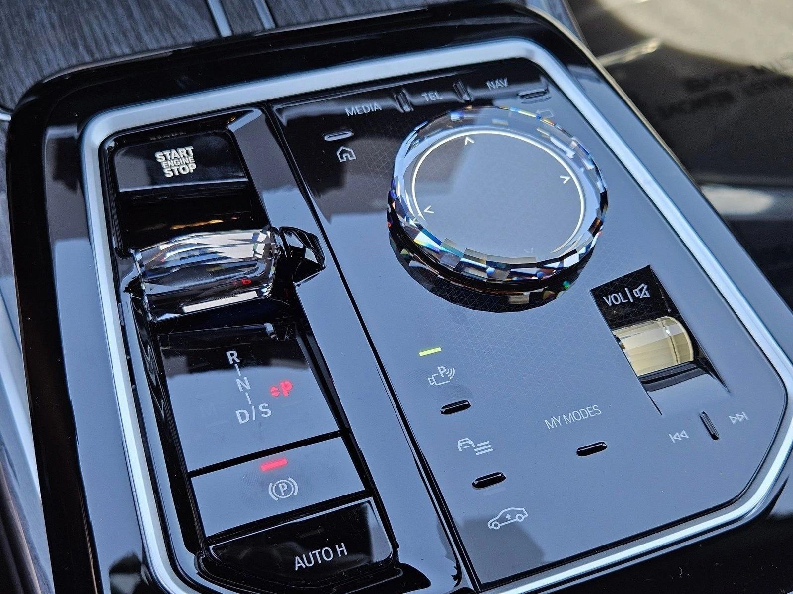 2025 BMW 7 Series 760i - Photo 12