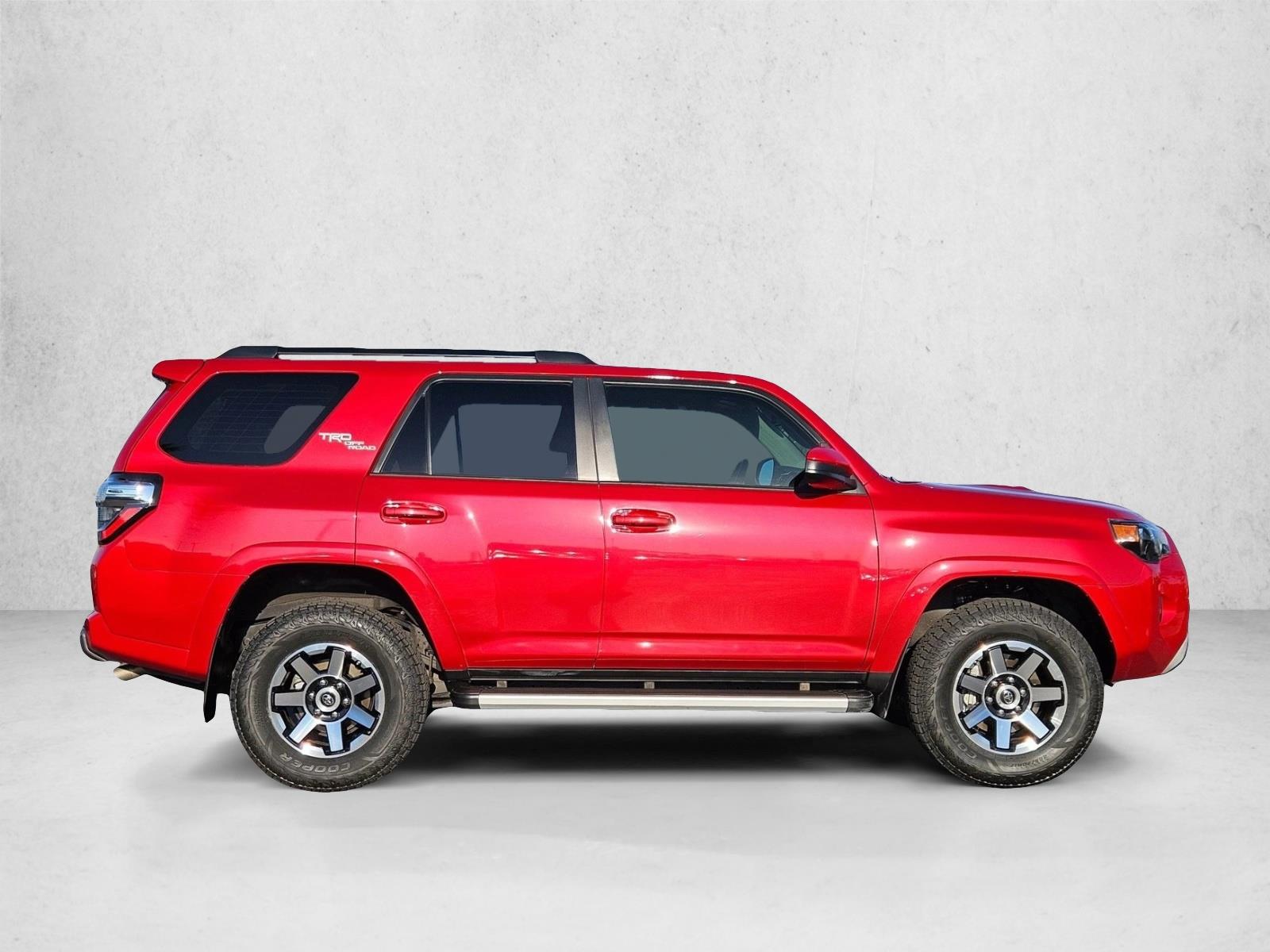 2020 Toyota 4Runner SR5 photo 4