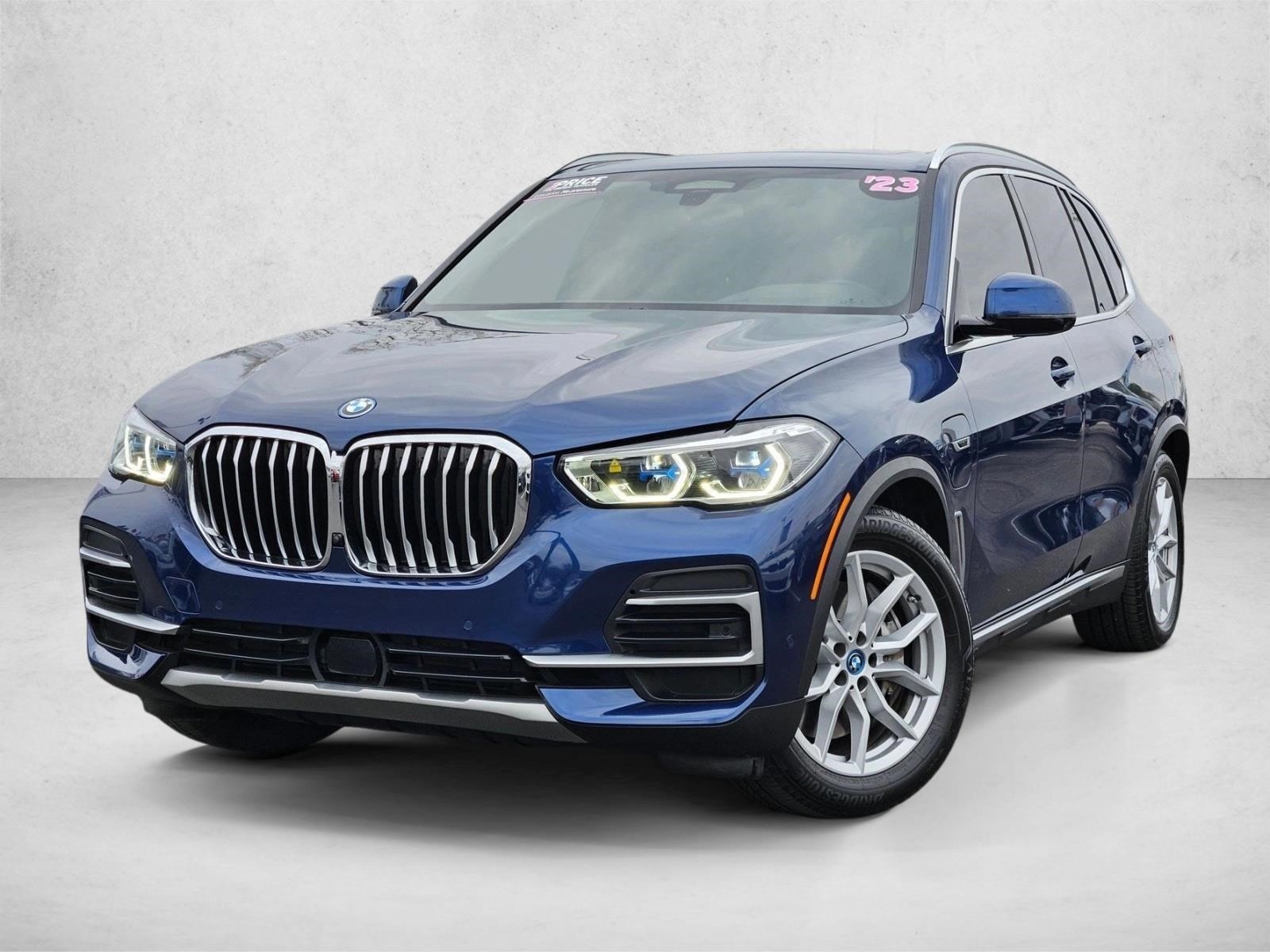2023 BMW X5 45e's photo