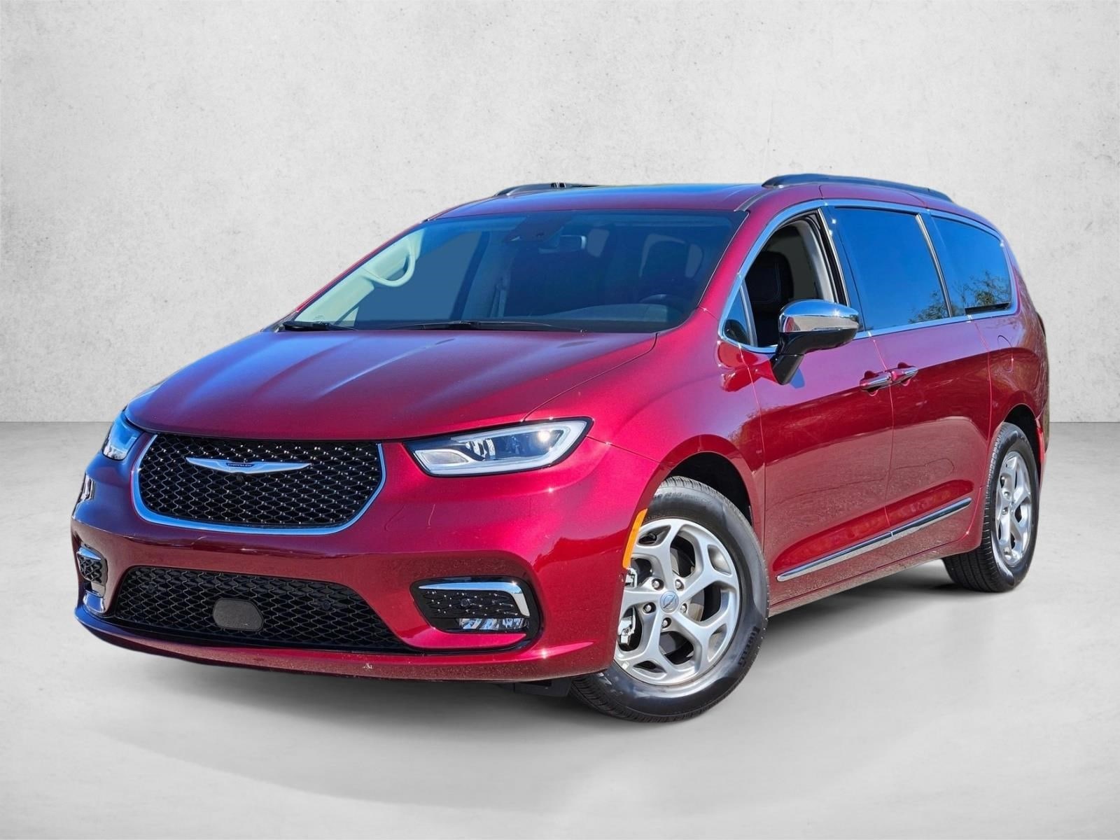 2023 Chrysler Pacifica Limited's photo