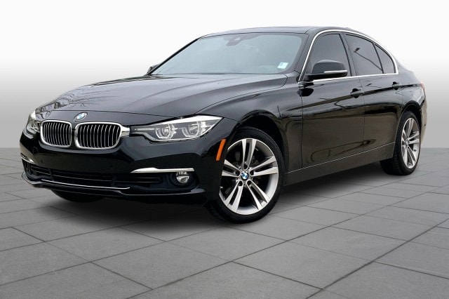 2018 BMW 3 Series 330i's photo