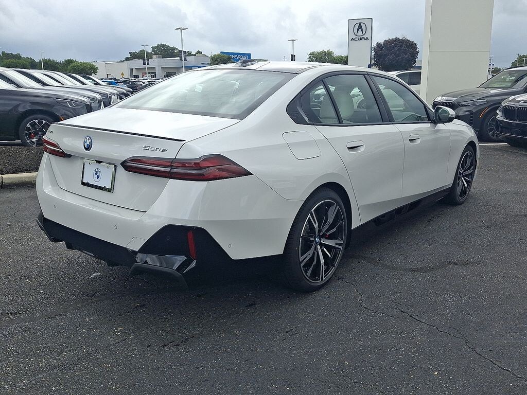 New 2027 BMW 550e xDrive Sedan