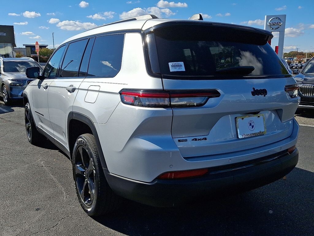 Used 2023 Jeep Grand Cherokee L Laredo SUV