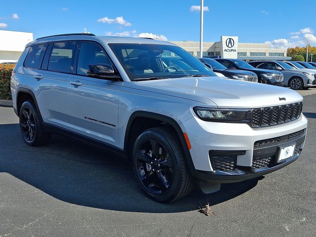 Used 2023 Jeep Grand Cherokee L Laredo SUV