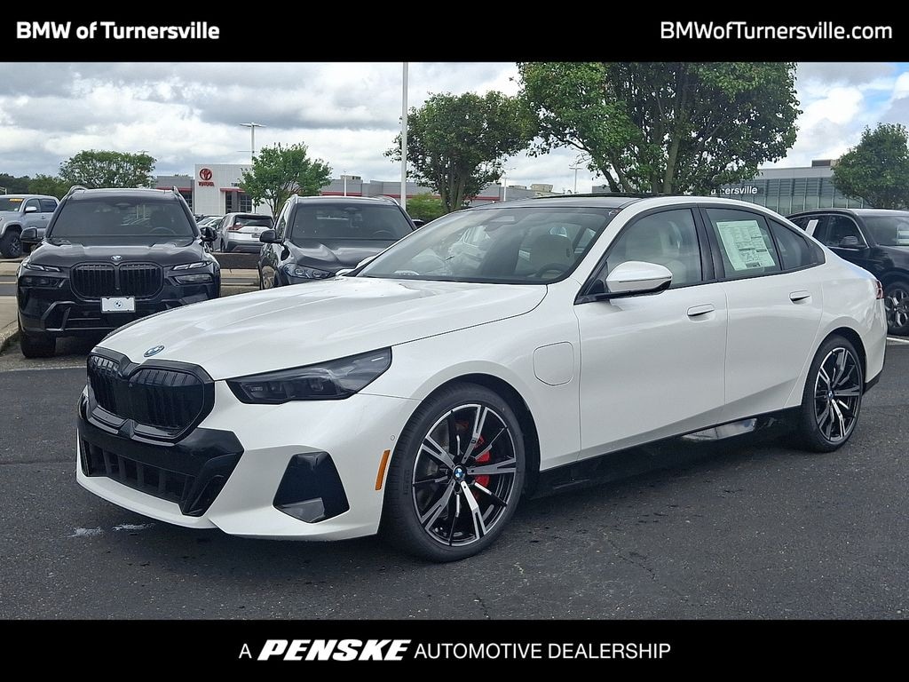 New 2027 BMW 550e xDrive Sedan