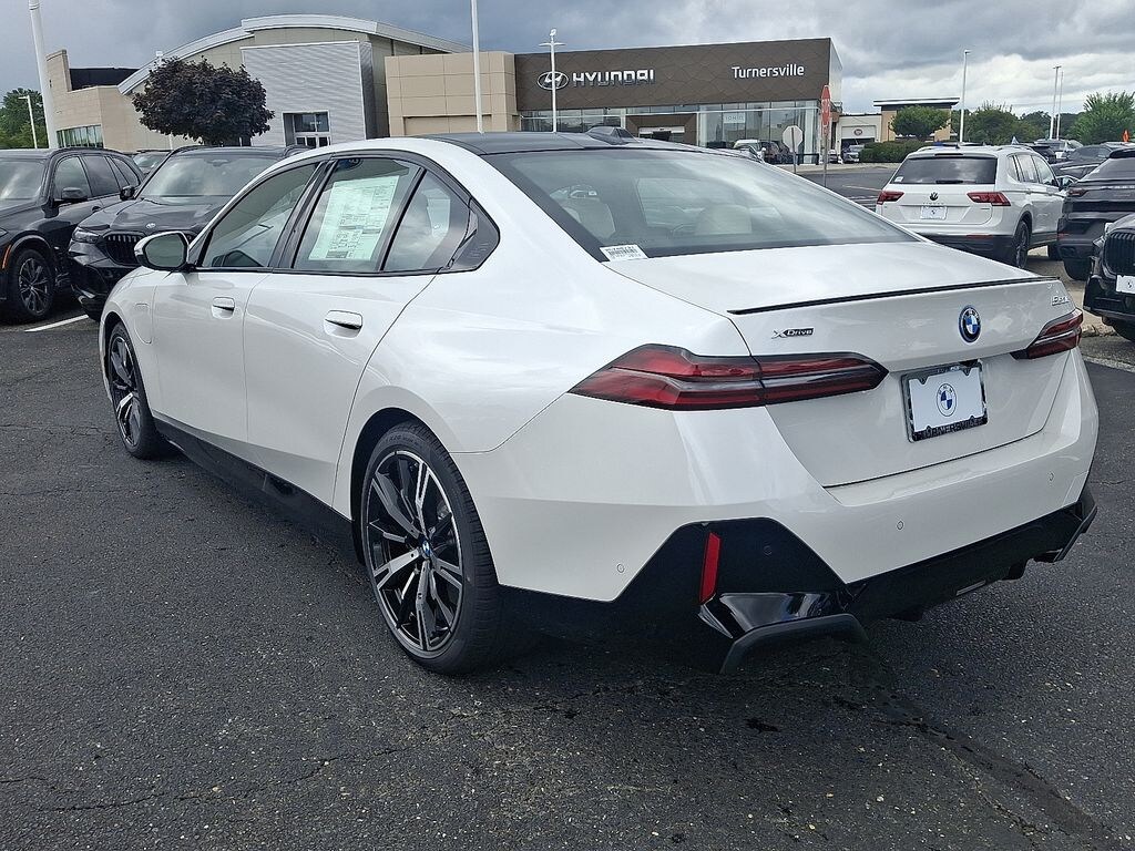 New 2027 BMW 550e xDrive Sedan