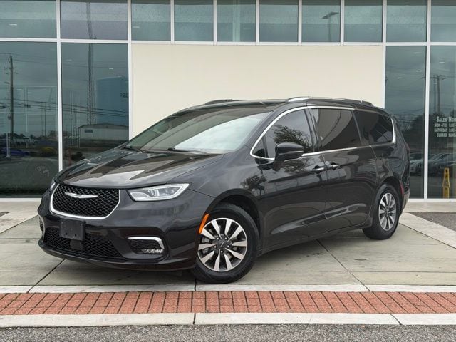2021 Chrysler Pacifica Touring L's photo