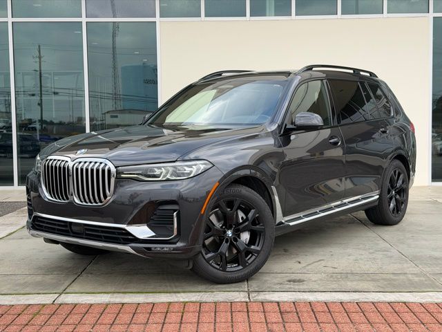 2022 BMW X7 40i's photo