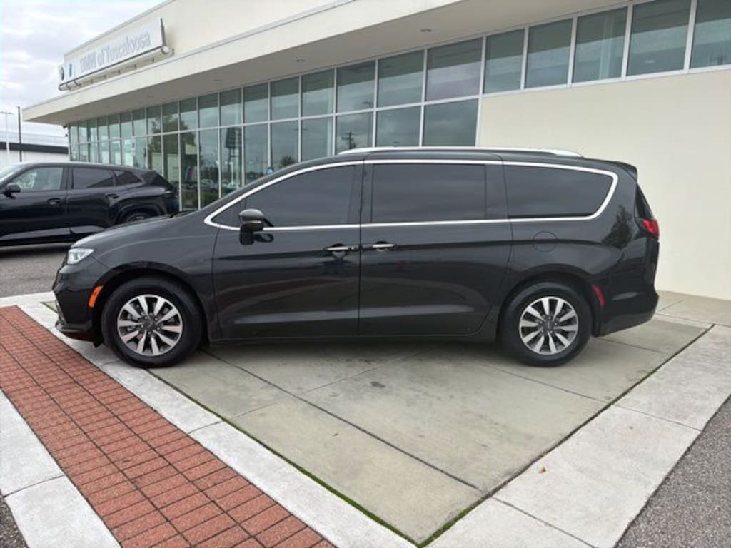 Used 2021 Chrysler Pacifica Touring L Van Passenger Van