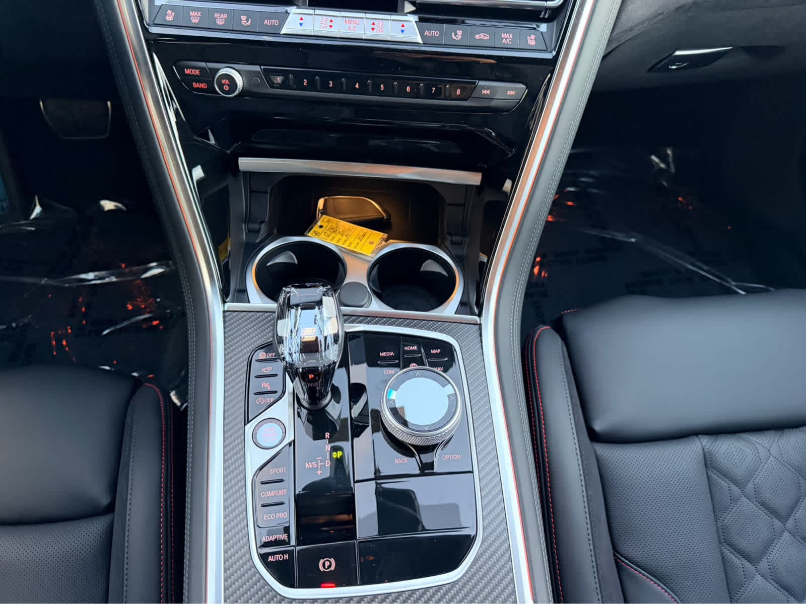 2026 BMW 8 Series M850i - Photo 16